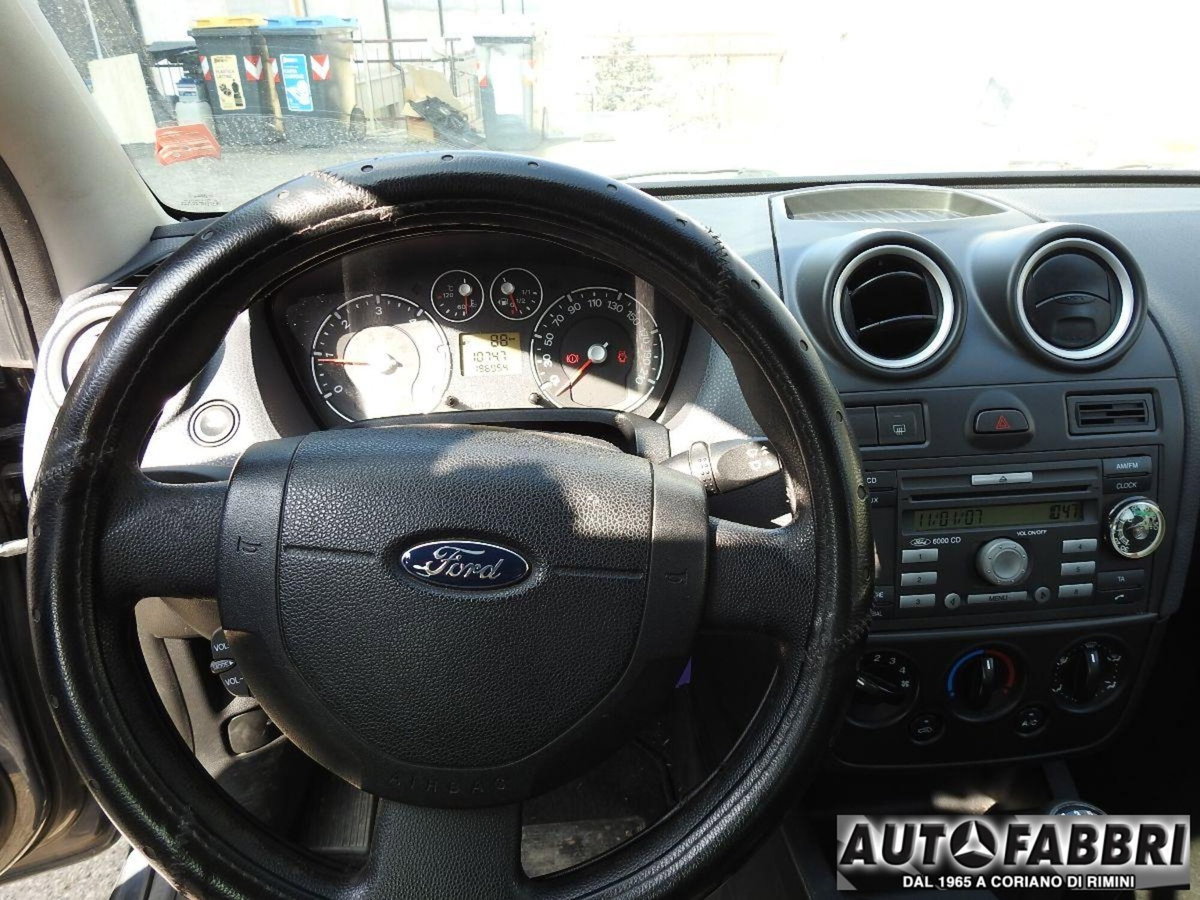 Ford Fiesta 1.4 TDCi 5p. Ghia (12)