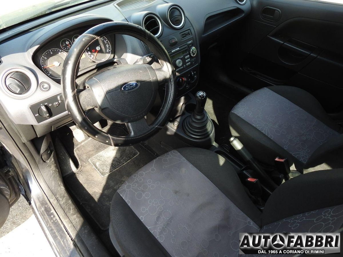 Ford Fiesta 1.4 TDCi 5p. Ghia (13)