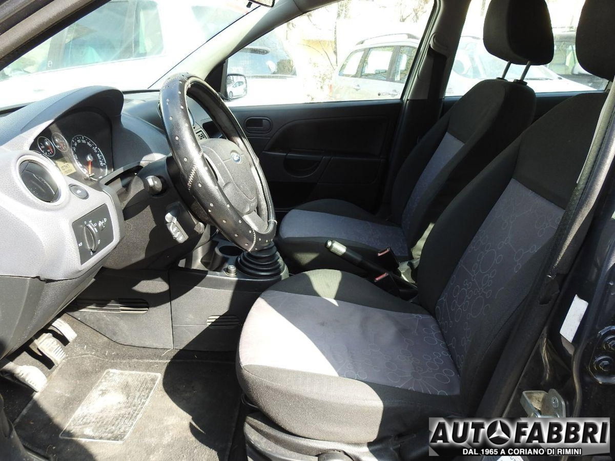 Ford Fiesta 1.4 TDCi 5p. Ghia (14)