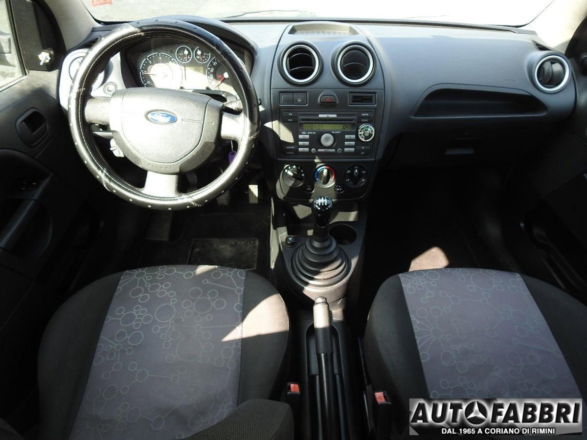 Ford Fiesta 1.4 TDCi 5p. Ghia (9)