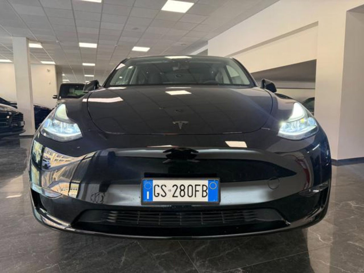 Tesla Model Y Long Range awd (10)