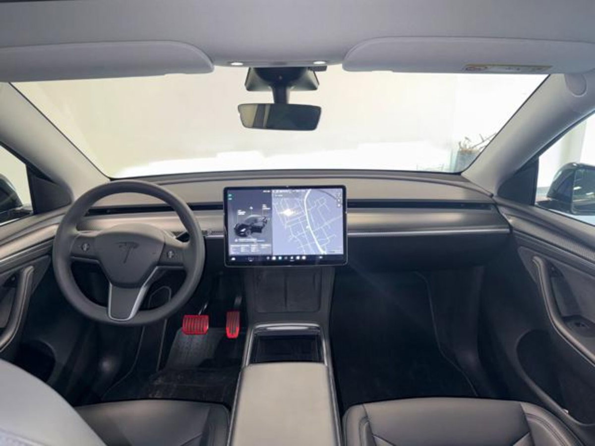 Tesla Model Y Long Range awd (13)