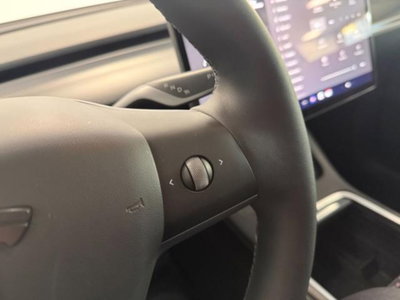 Tesla Model Y Long Range awd (15)