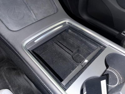 Tesla Model Y Long Range awd (18)