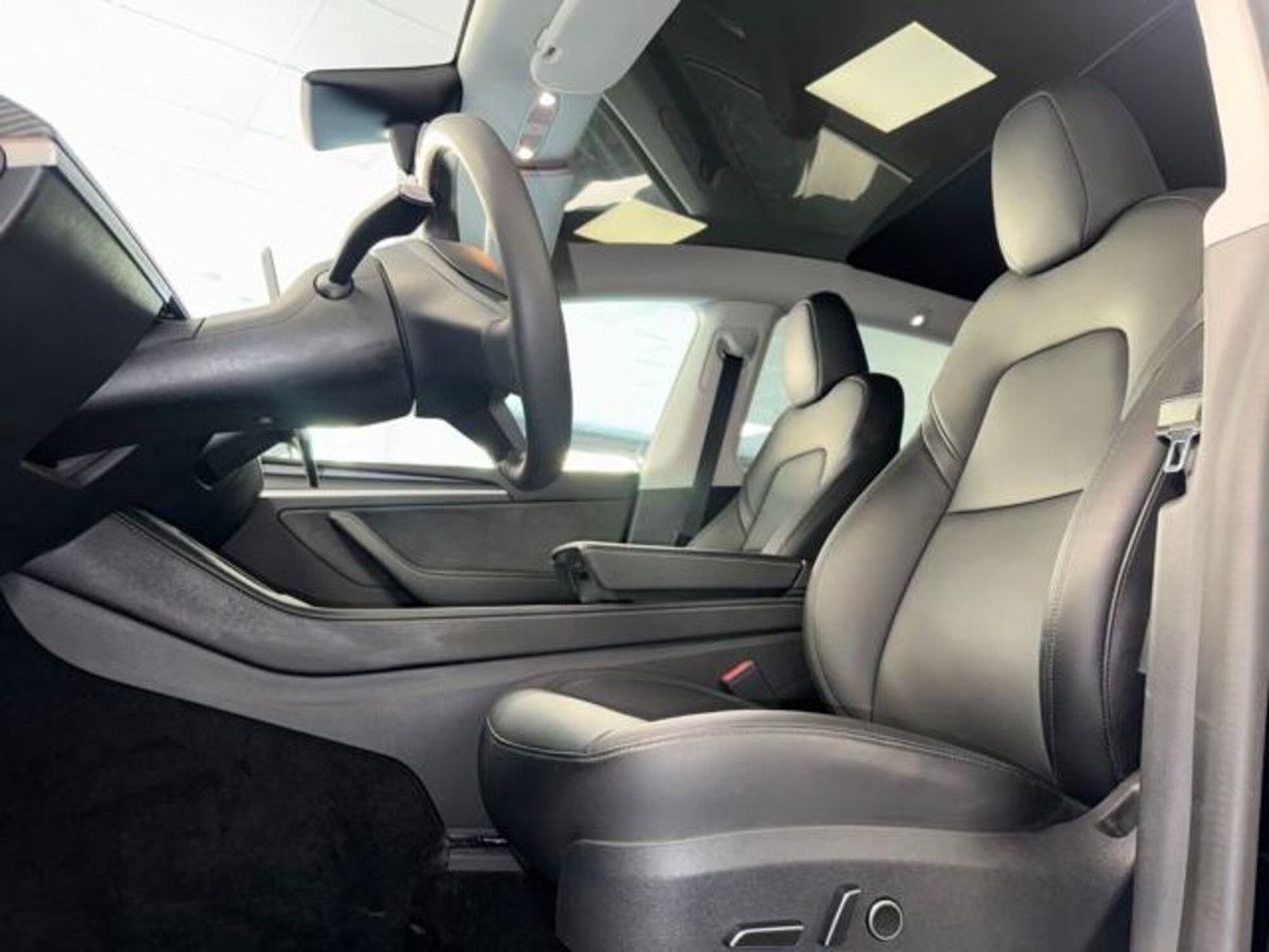 Tesla Model Y Long Range awd (2)