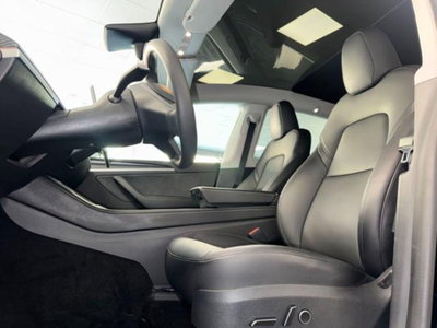 Tesla Model Y Long Range awd (2)