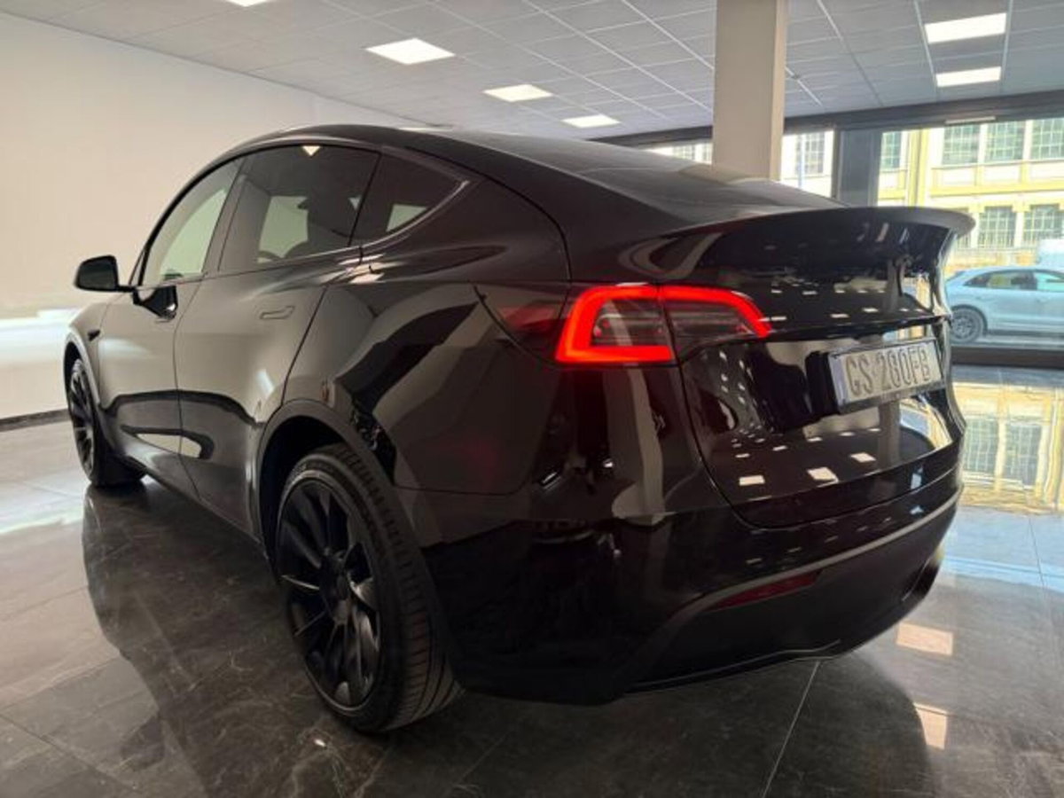 Tesla Model Y Long Range awd (4)