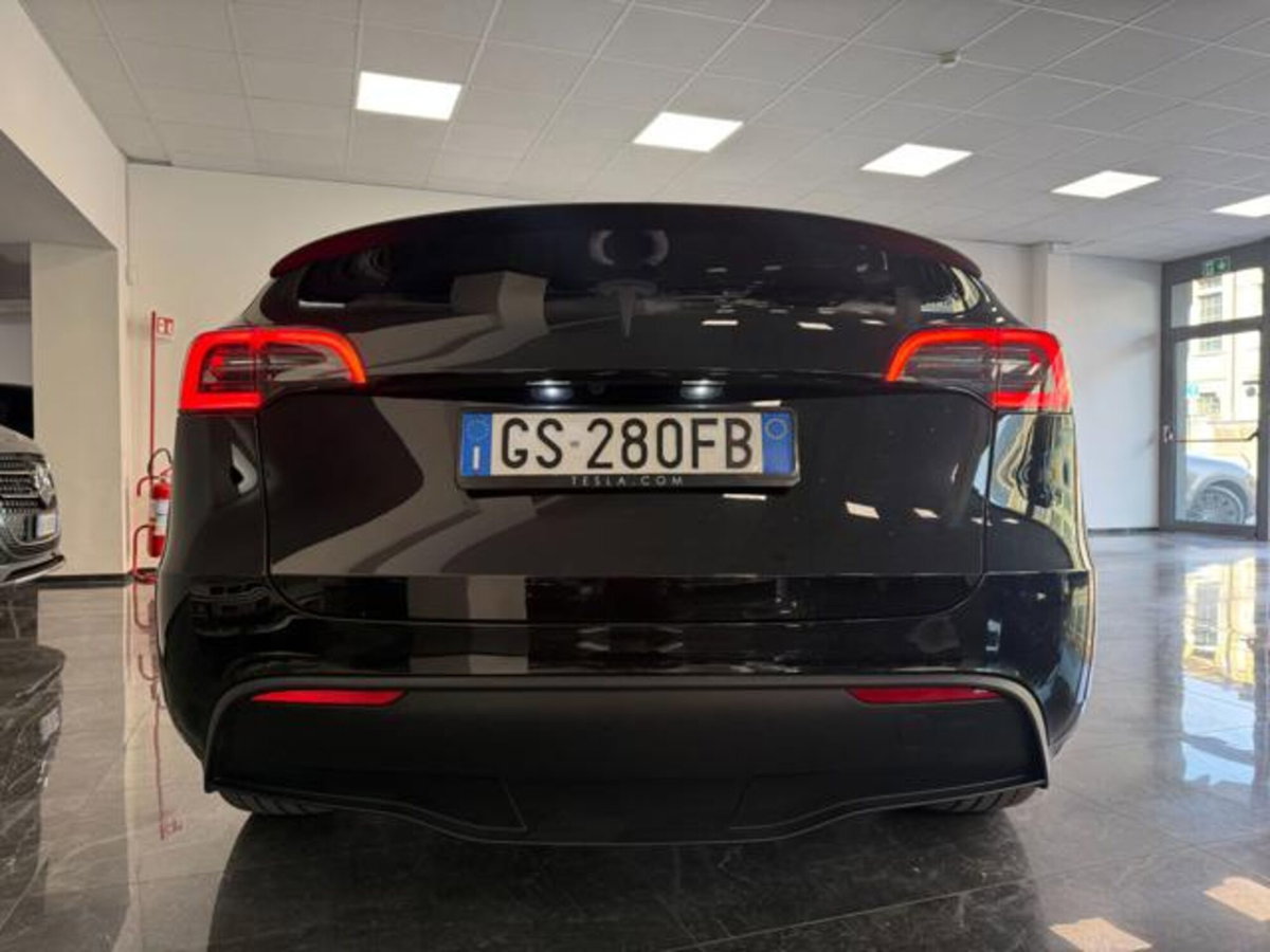 Tesla Model Y Long Range awd (5)