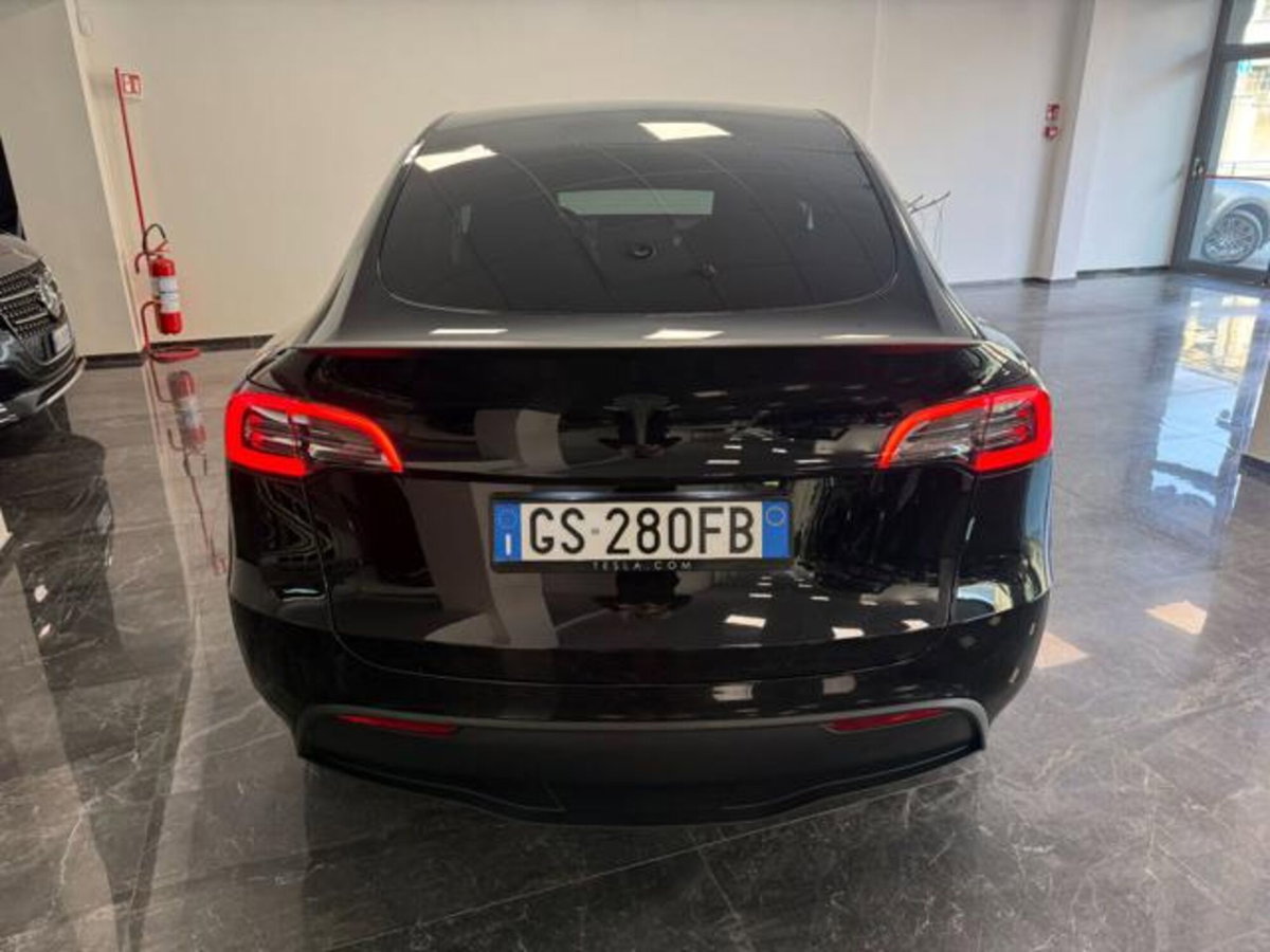 Tesla Model Y Long Range awd (6)