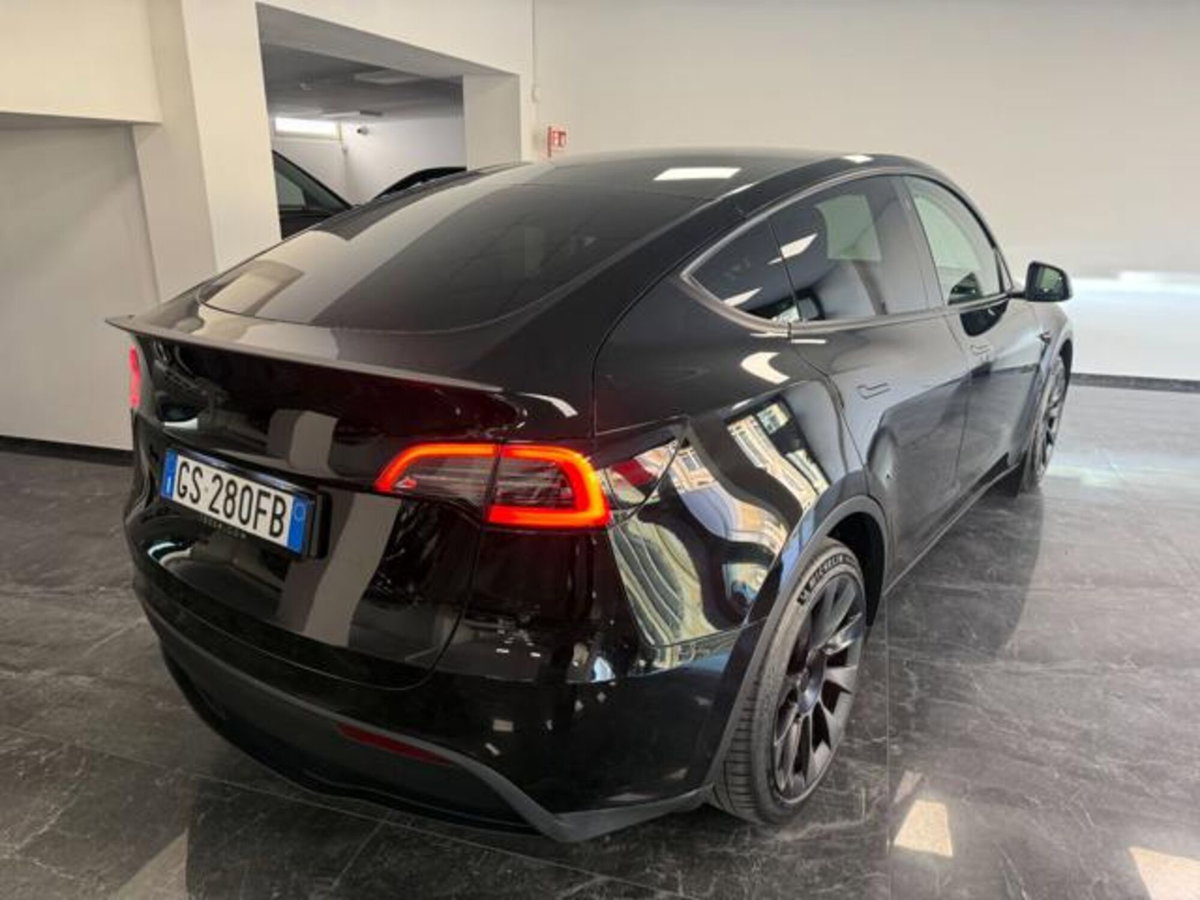 Tesla Model Y Long Range awd (7)