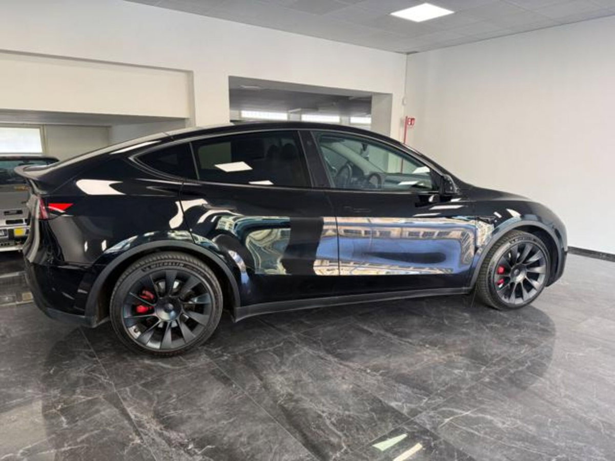 Tesla Model Y Long Range awd (8)