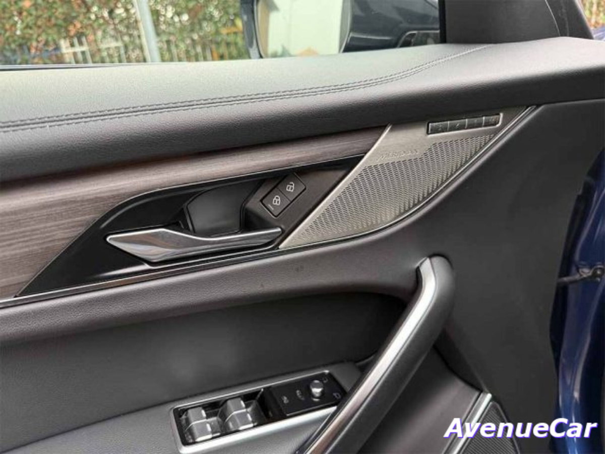 Jaguar F-Pace 2.0d i4 mhev R-Dynamic HSE 90th Anniversary Edition awd 204cv auto (13)