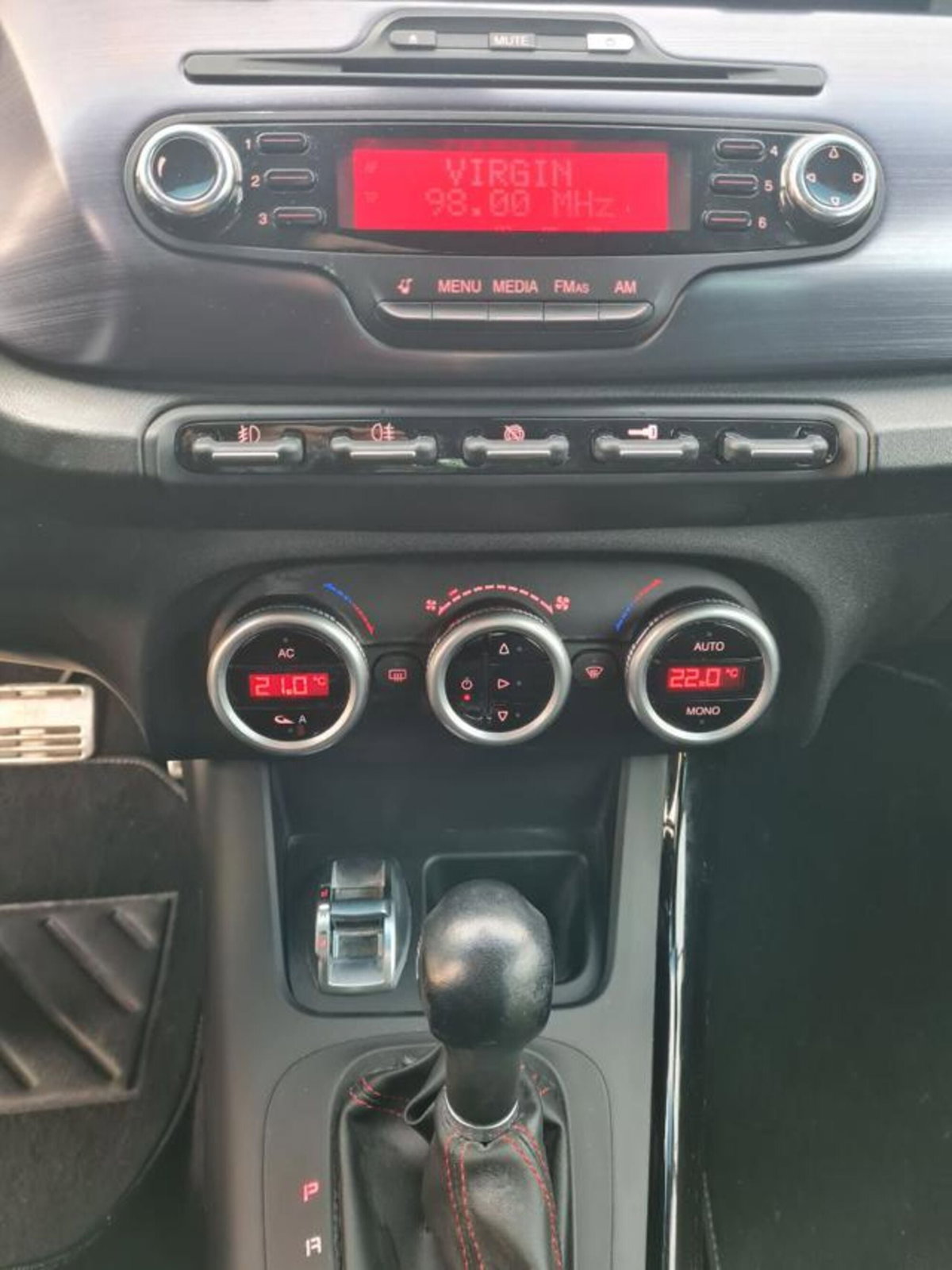 Alfa Romeo Giulietta 2.0 JTDm-2 Distinctive 170cv tct (13)