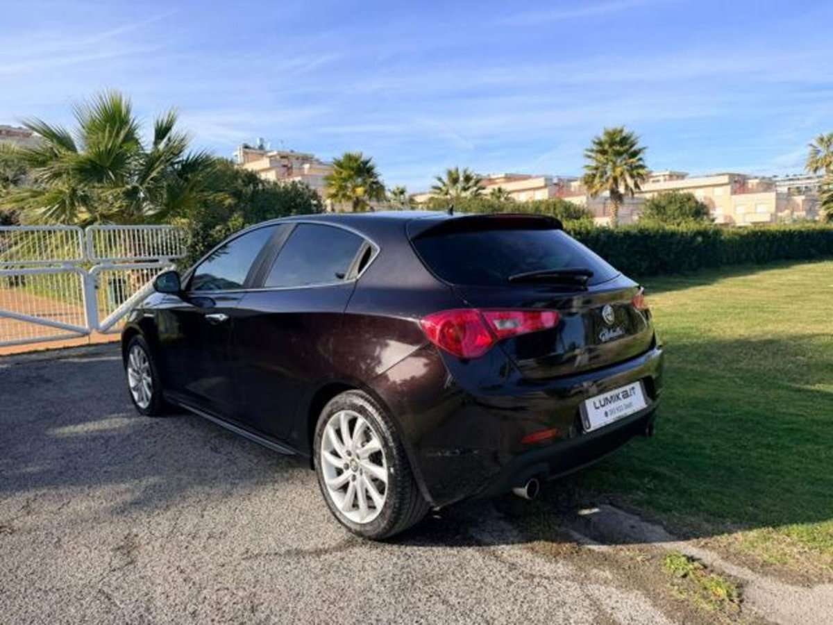 Alfa Romeo Giulietta 2.0 JTDm-2 Distinctive 170cv tct (4)