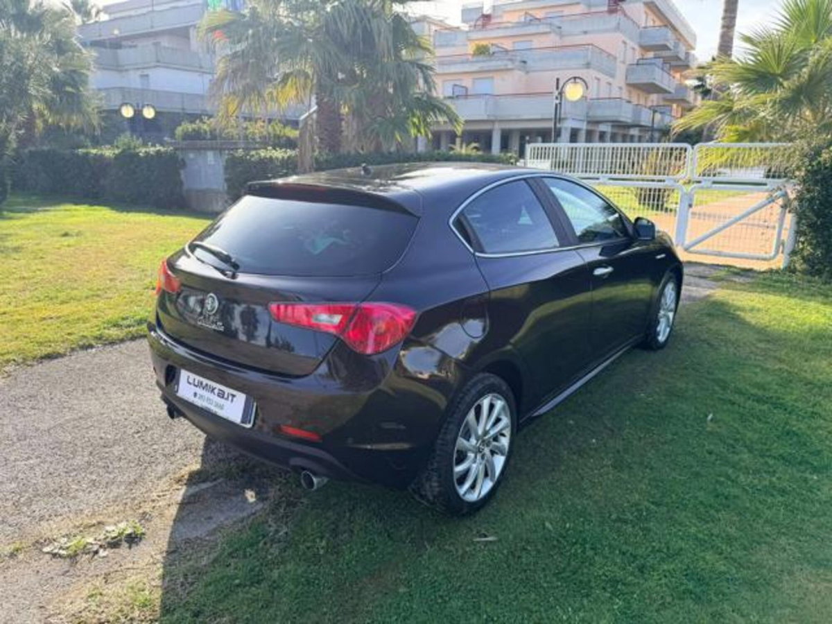 Alfa Romeo Giulietta 2.0 JTDm-2 Distinctive 170cv tct (5)