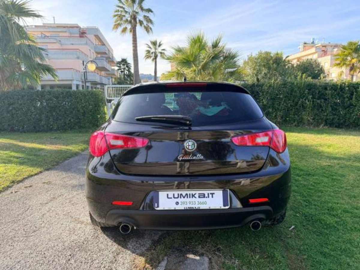 Alfa Romeo Giulietta 2.0 JTDm-2 Distinctive 170cv tct (6)