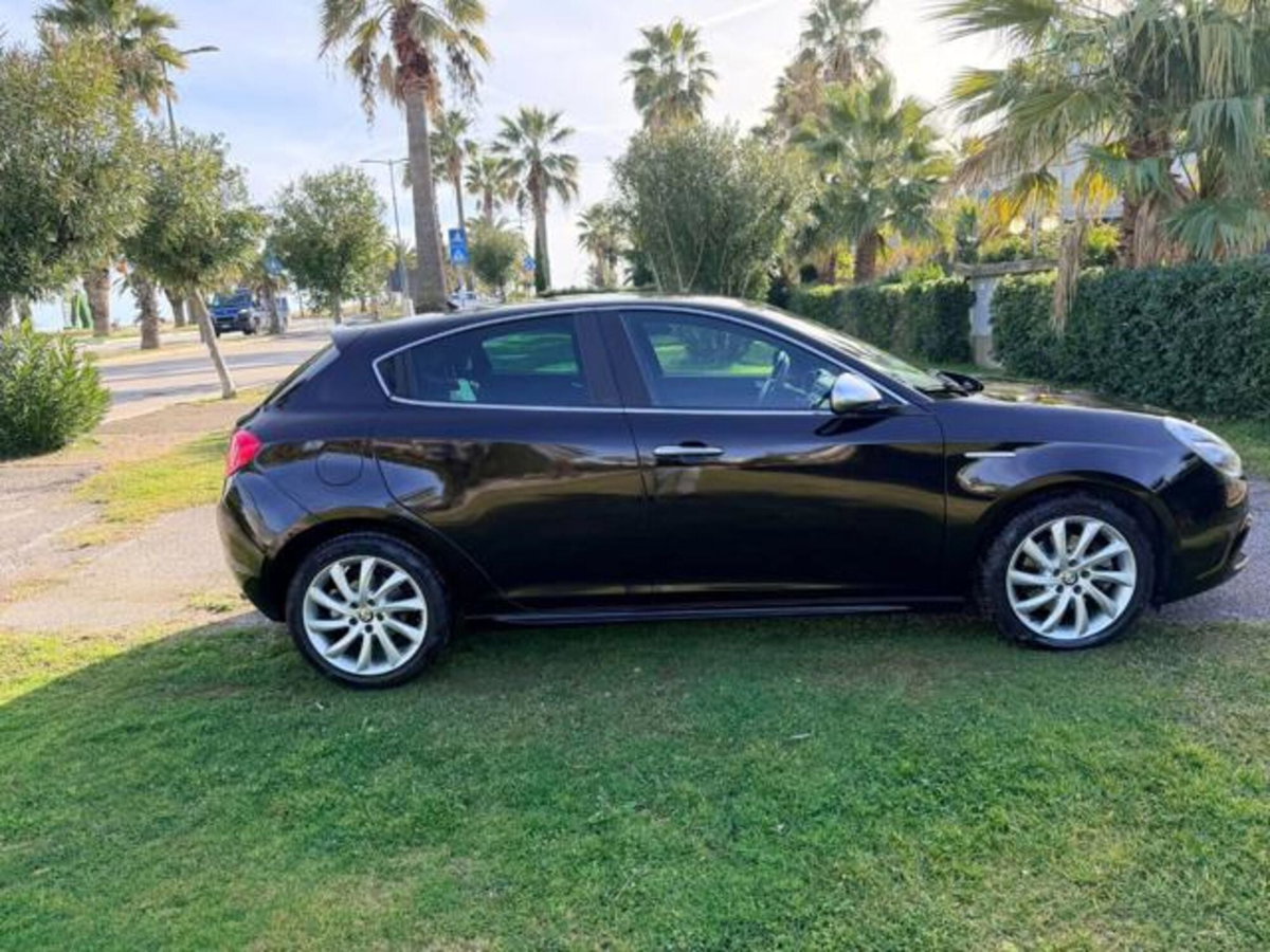 Alfa Romeo Giulietta 2.0 JTDm-2 Distinctive 170cv tct (7)