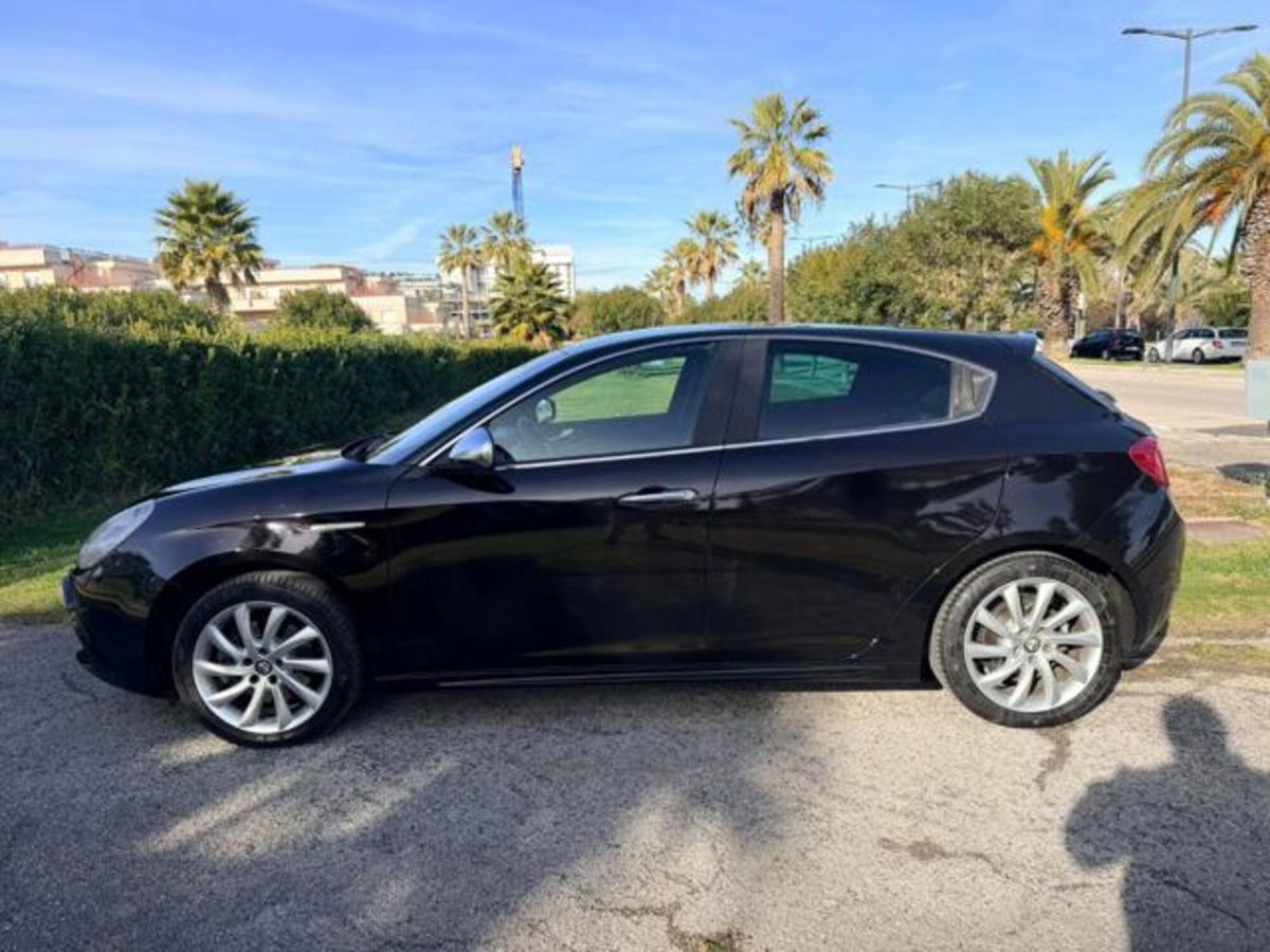 Alfa Romeo Giulietta 2.0 JTDm-2 Distinctive 170cv tct (8)