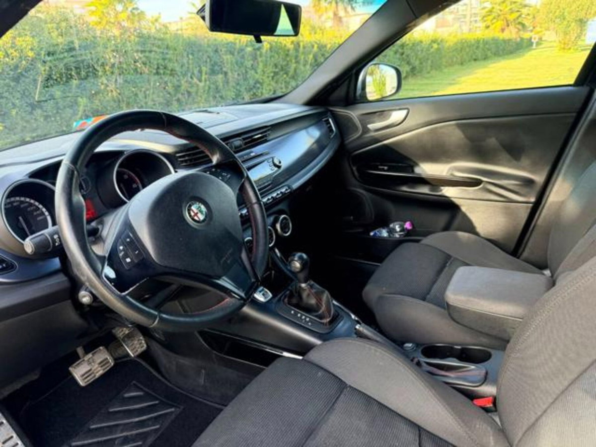 Alfa Romeo Giulietta 2.0 JTDm-2 Distinctive 170cv tct (9)