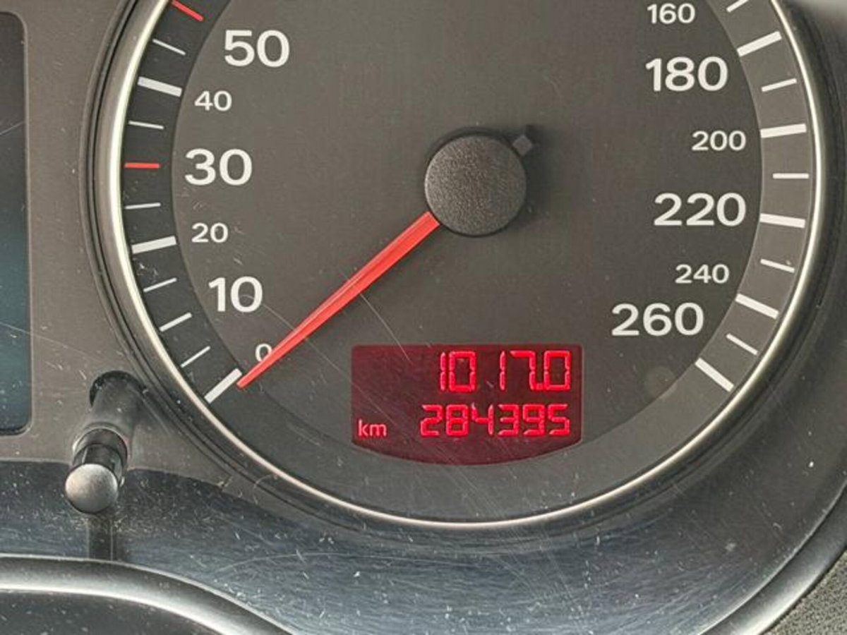 Audi A3 Sportback 2.0 16V TDI Ambition (16)
