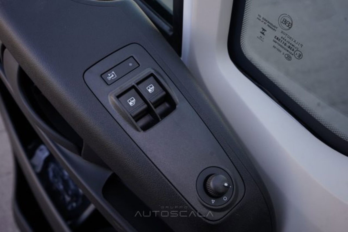 Peugeot Boxer Furgone 333 2.2 BlueHDi 140 S&S PLM-TM Furgone Premium (7)