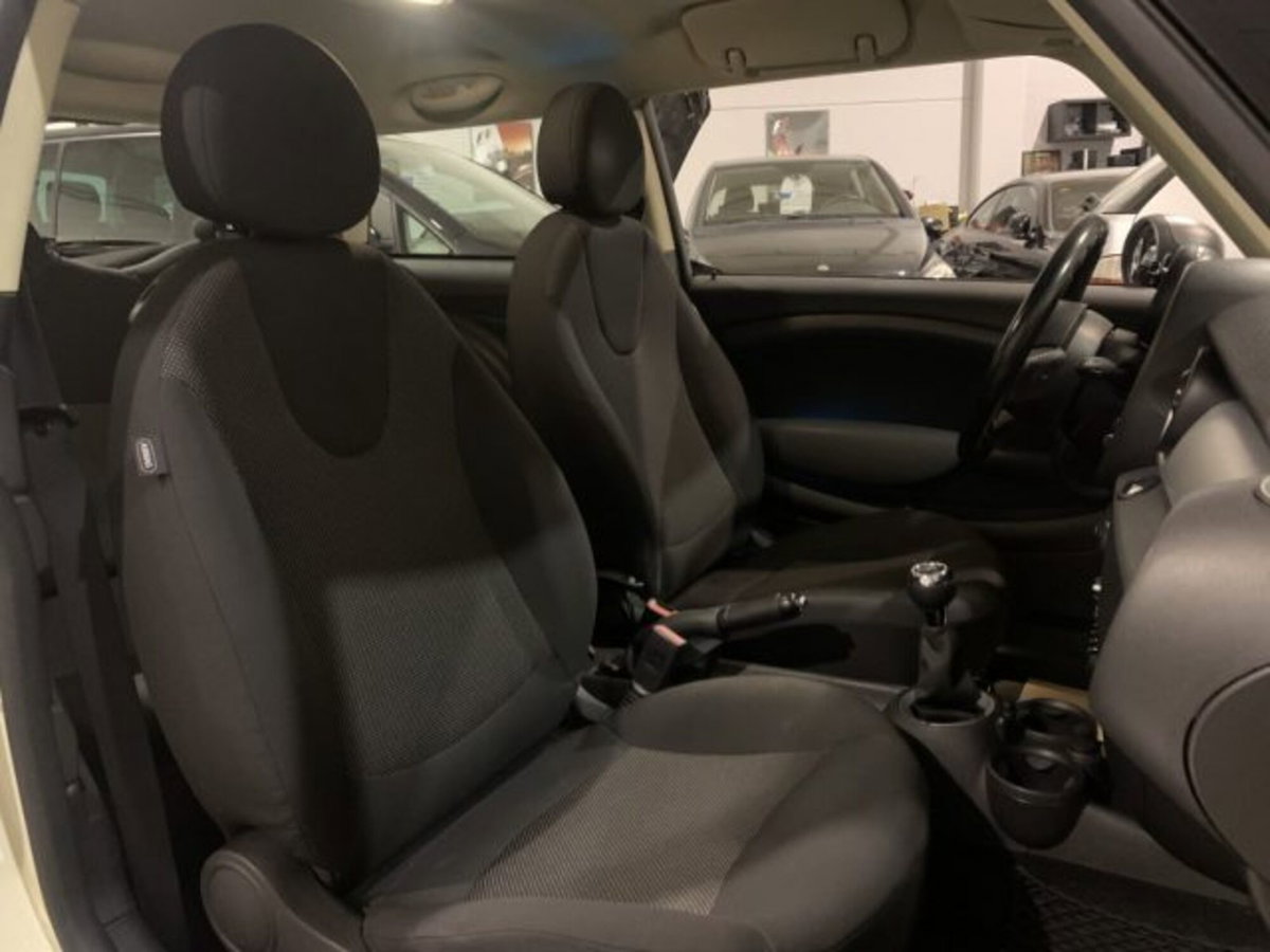 MINI Mini 1.6 16V One (72kW) (14)
