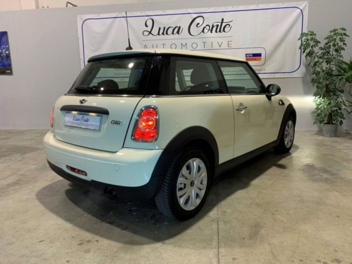 MINI Mini 1.6 16V One (72kW) (7)