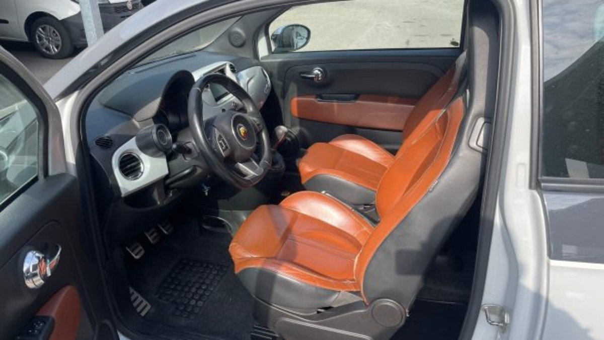 Abarth 500 Cabrio 1.4 Turbo T-Jet Custom (9)