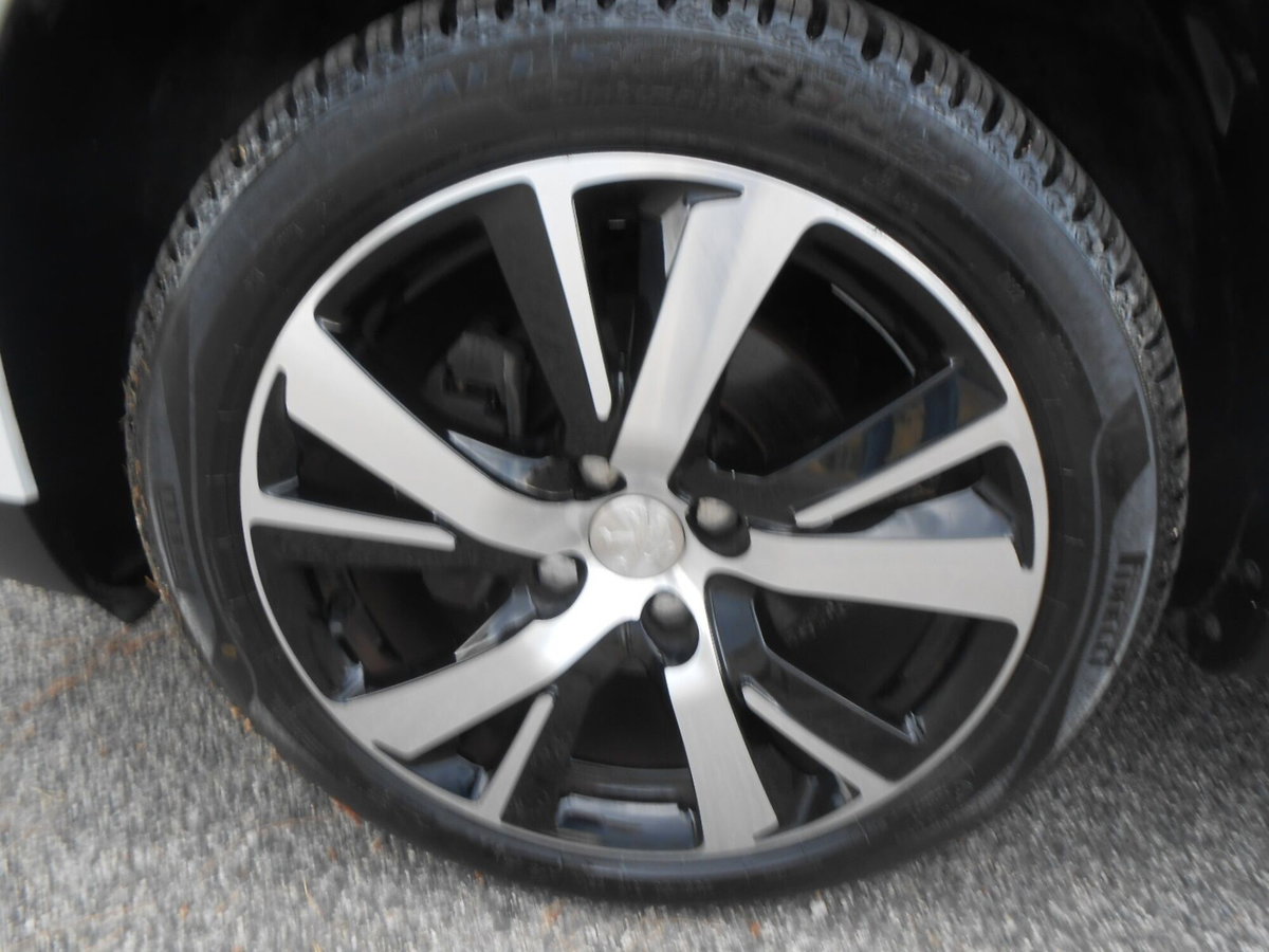 Peugeot 2008 e-HDi 115 CV Stop&Start Allure (10)