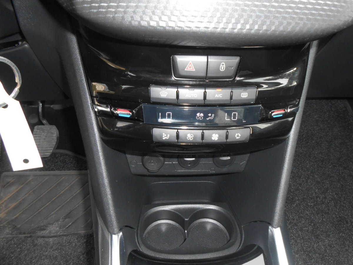 Peugeot 2008 e-HDi 115 CV Stop&Start Allure (12)