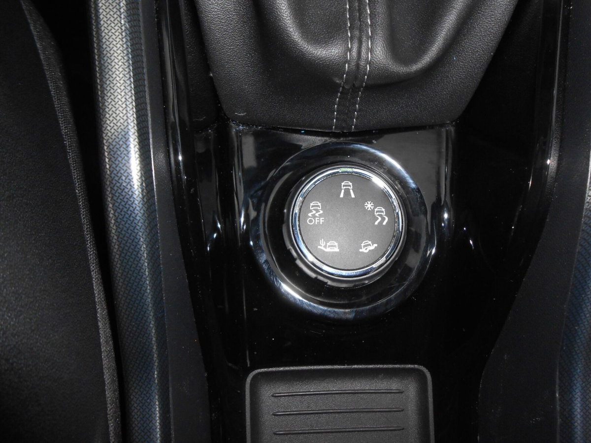 Peugeot 2008 e-HDi 115 CV Stop&Start Allure (13)