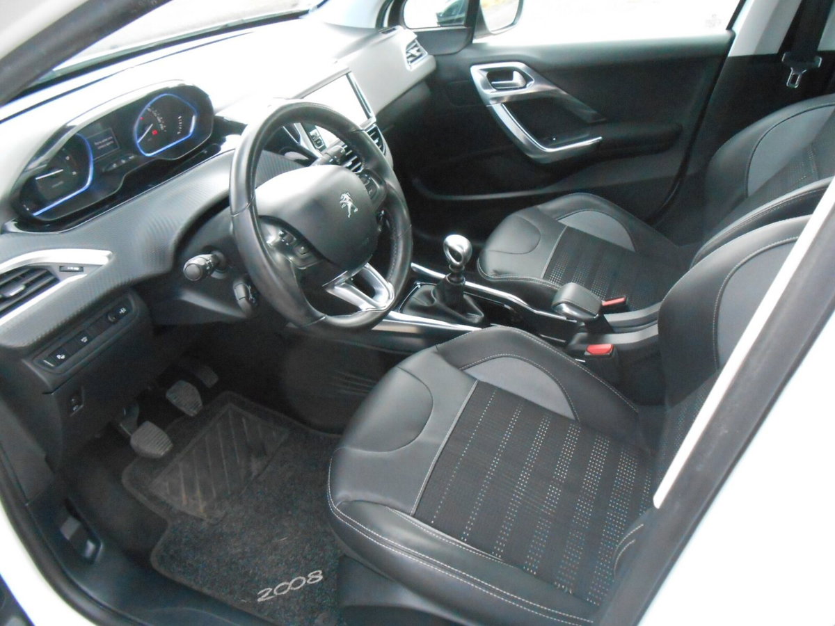 Peugeot 2008 e-HDi 115 CV Stop&Start Allure (5)
