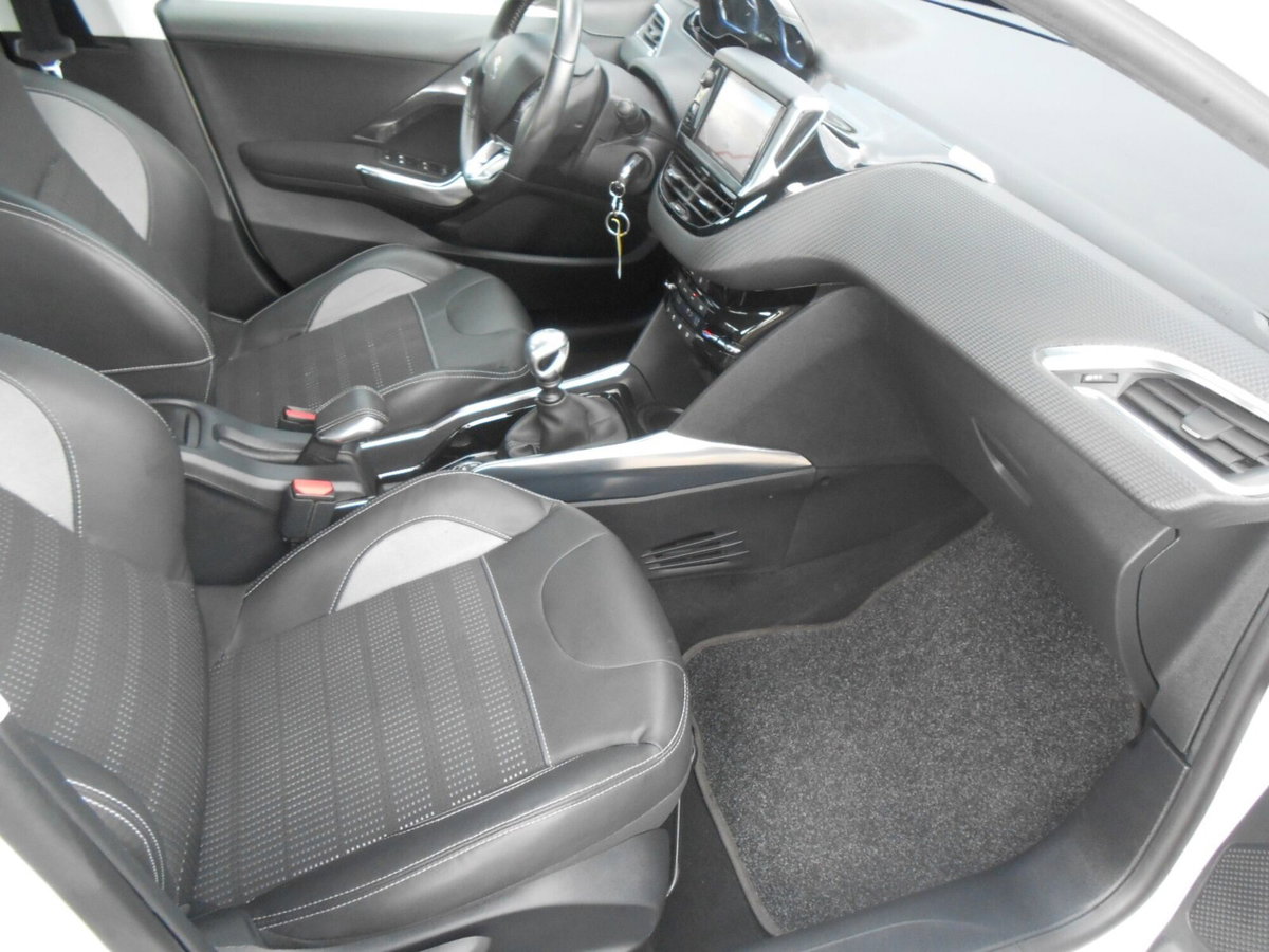 Peugeot 2008 e-HDi 115 CV Stop&Start Allure (6)