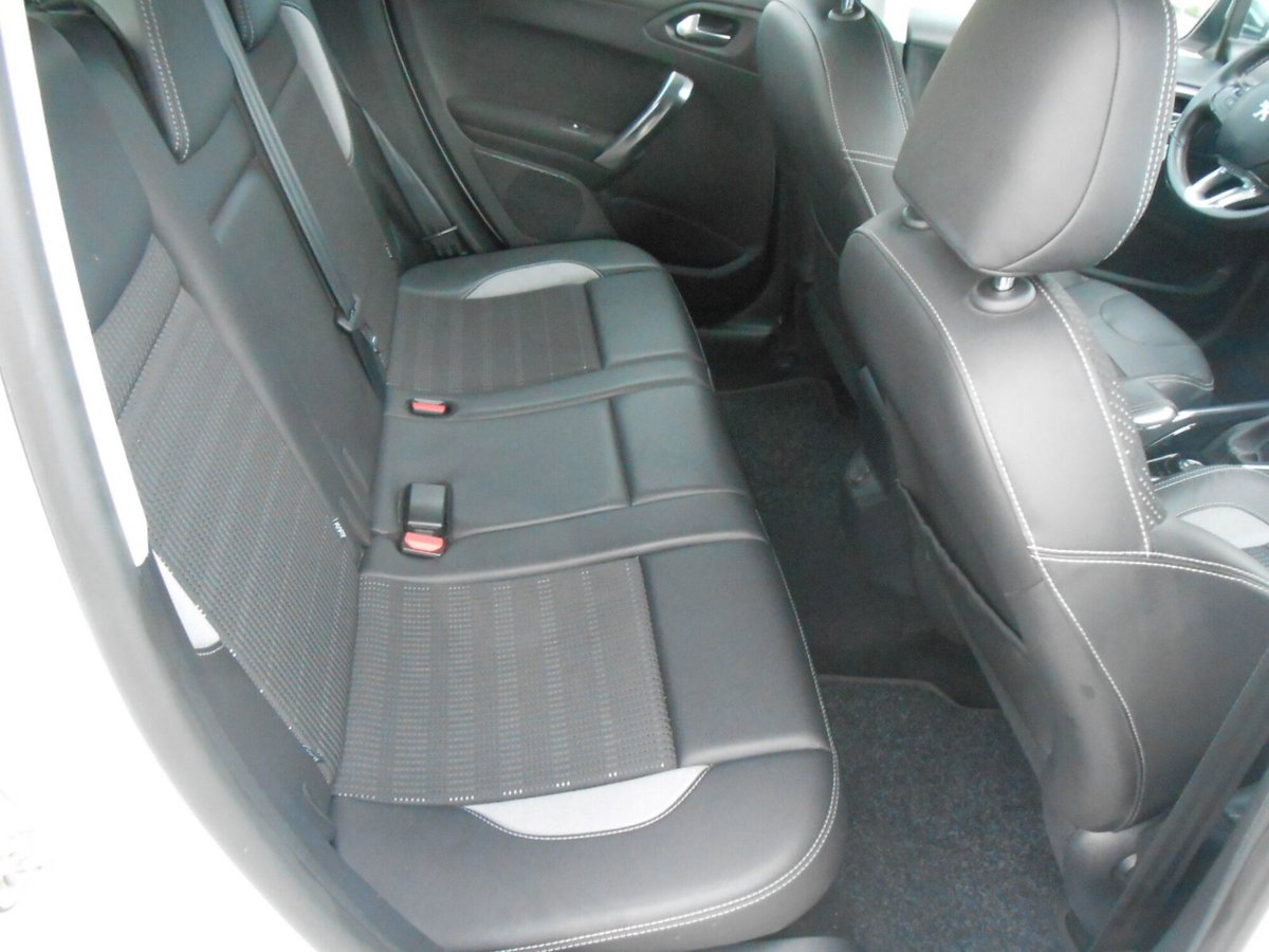 Peugeot 2008 e-HDi 115 CV Stop&Start Allure (7)