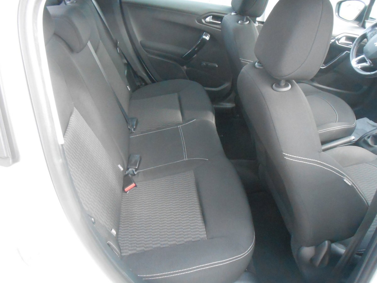 Peugeot 208 BlueHDi 100 Stop&Start 5 porte Allure (10)