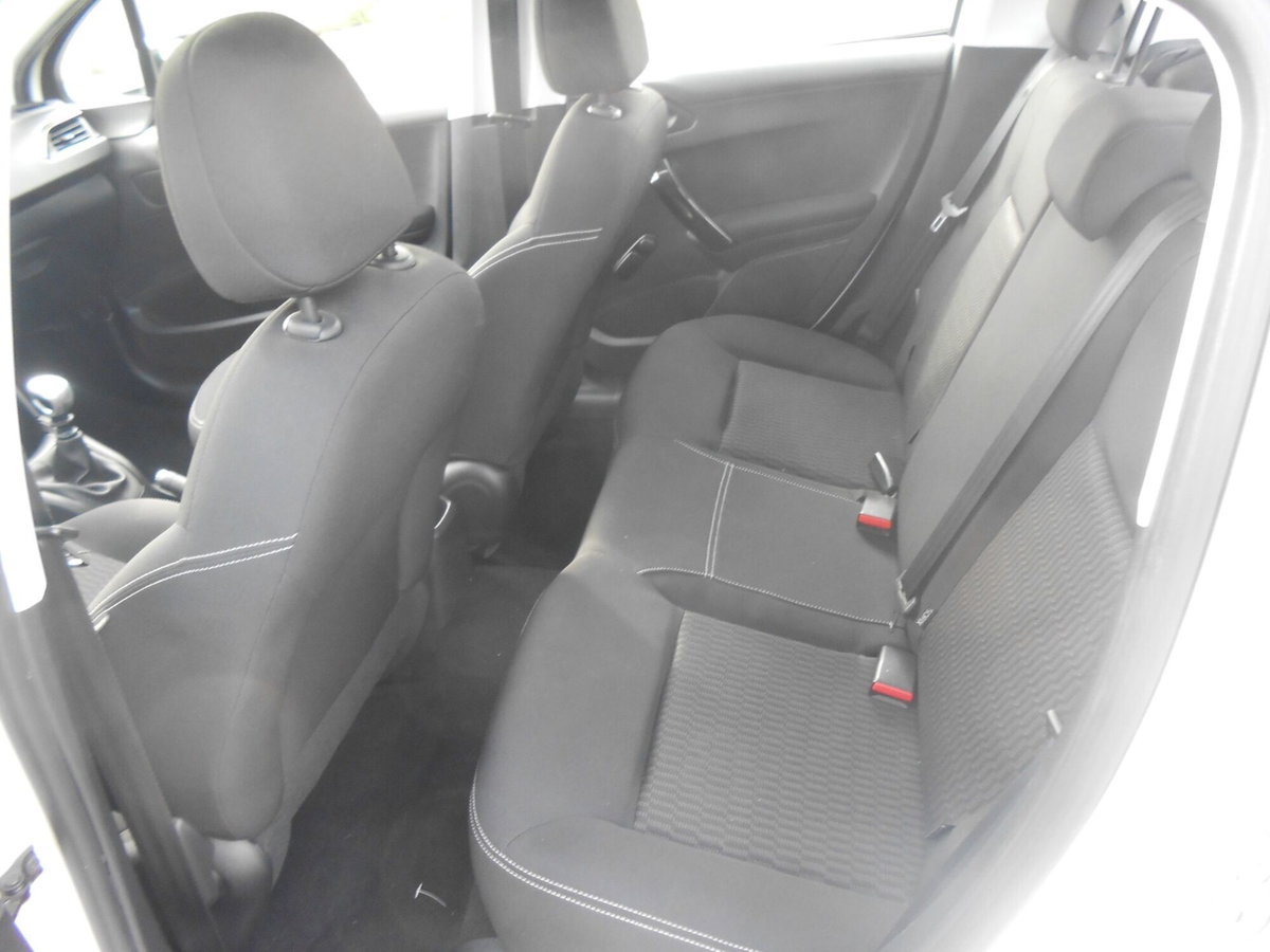Peugeot 208 BlueHDi 100 Stop&Start 5 porte Allure (11)