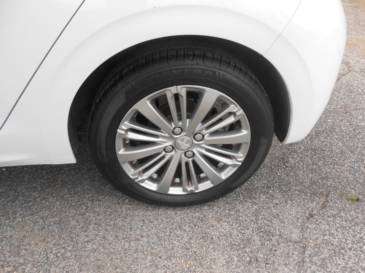 Peugeot 208 BlueHDi 100 Stop&Start 5 porte Allure (16)