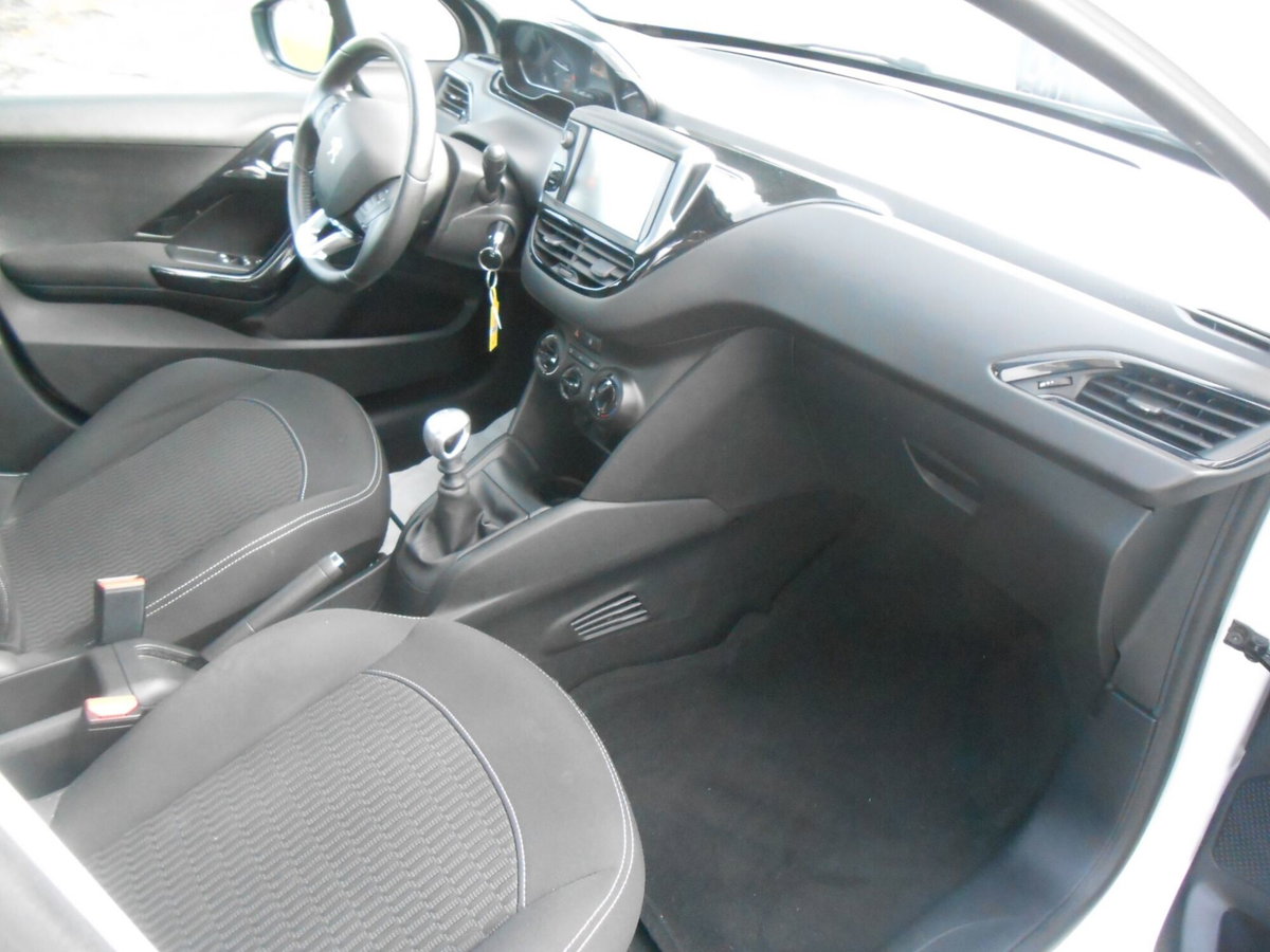 Peugeot 208 BlueHDi 100 Stop&Start 5 porte Allure (9)