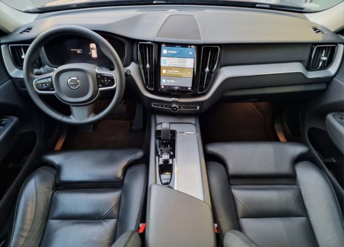 Volvo XC60 B4 automatico Plus Dark (10)