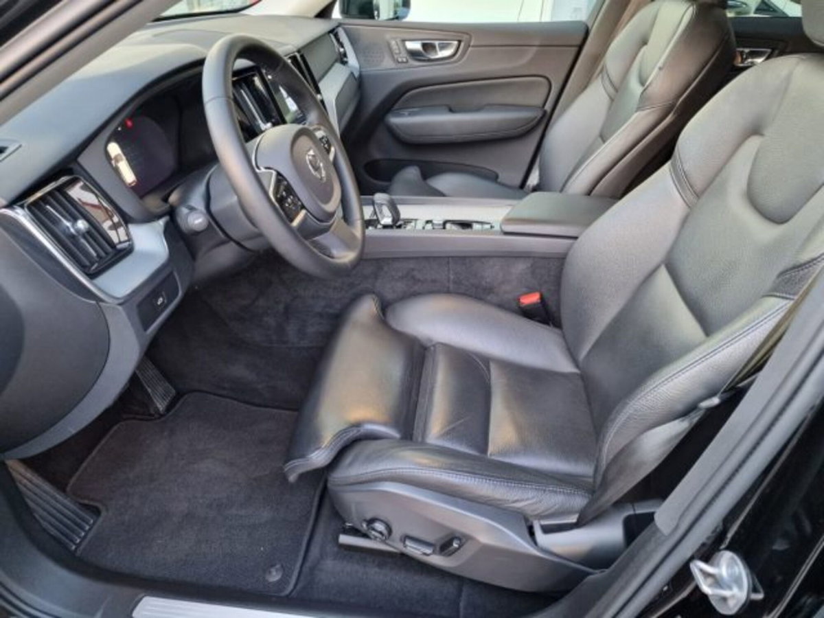 Volvo XC60 B4 automatico Plus Dark (11)