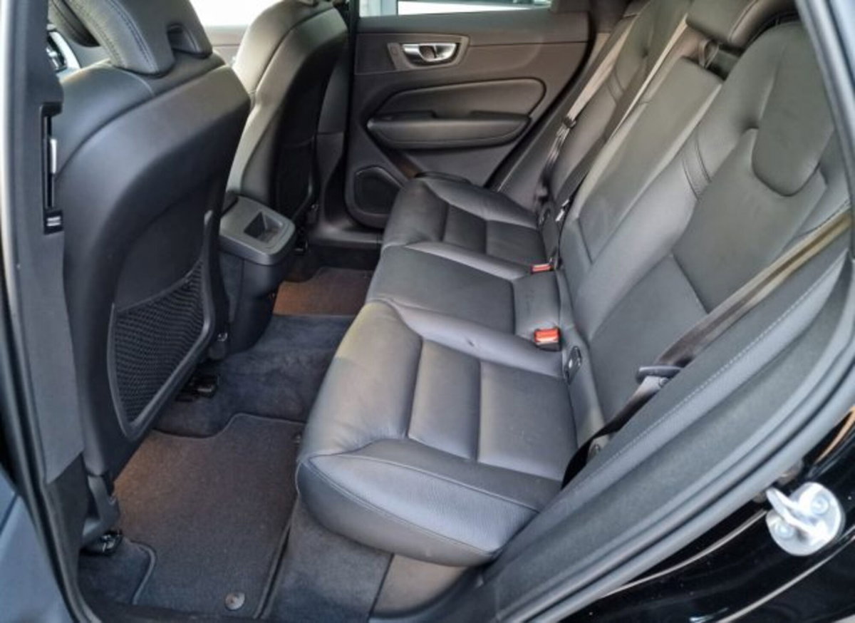 Volvo XC60 B4 automatico Plus Dark (13)