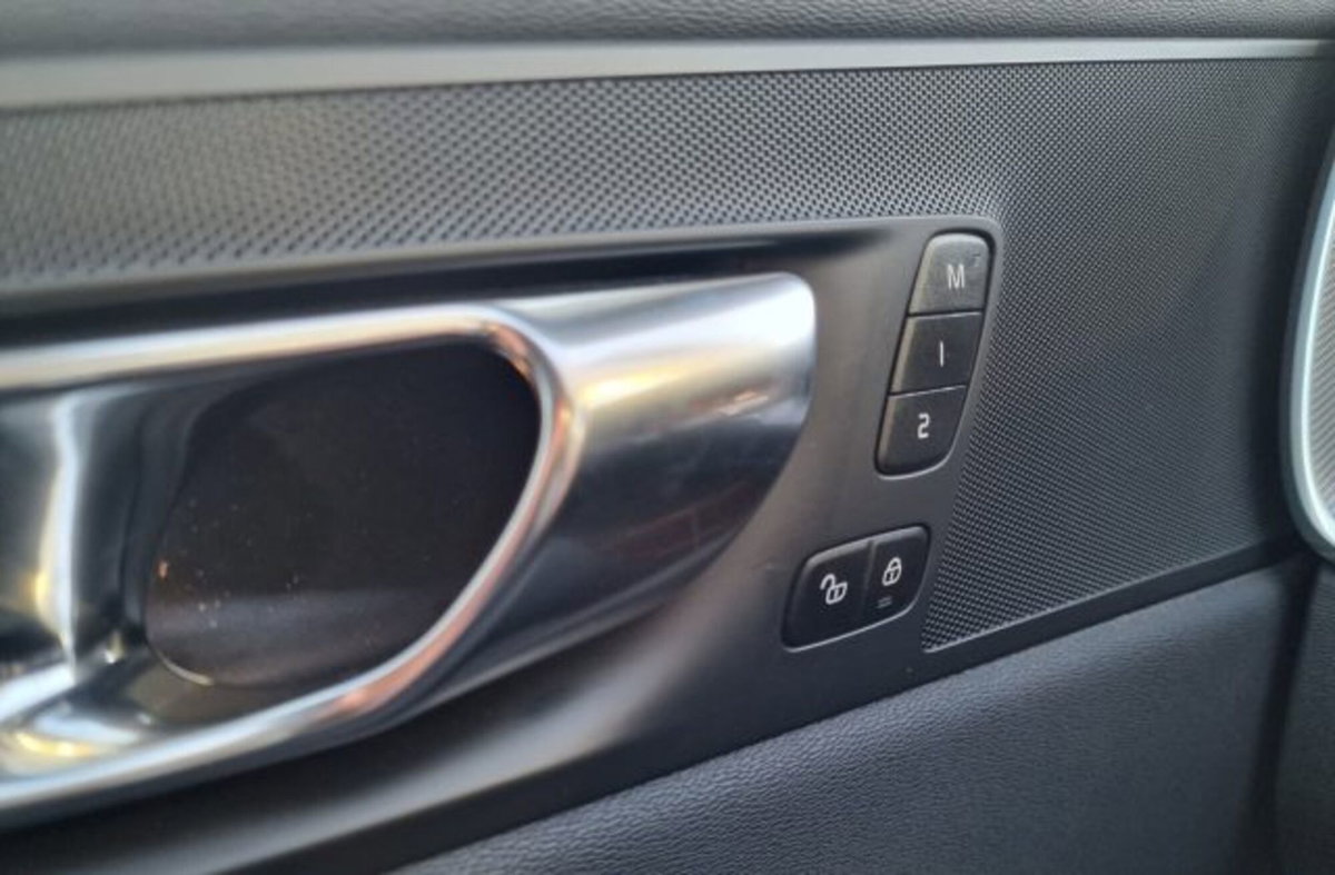 Volvo XC60 B4 automatico Plus Dark (15)