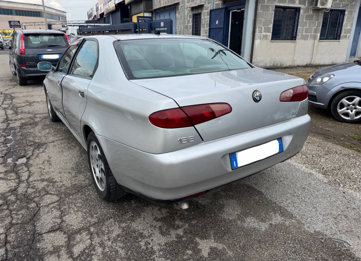 Alfa Romeo 166 2.4 JTD cat Distinctive (2)