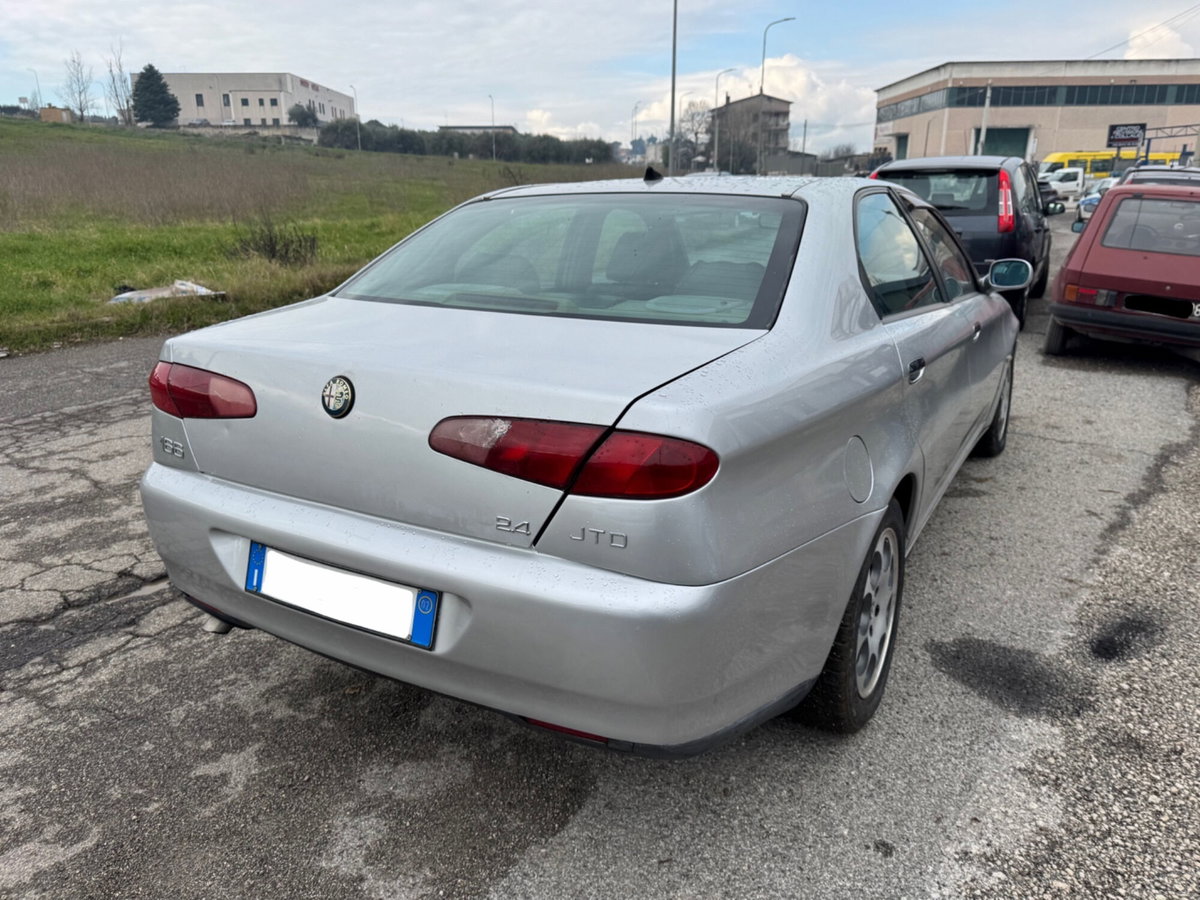 Alfa Romeo 166 2.4 JTD cat Distinctive (4)