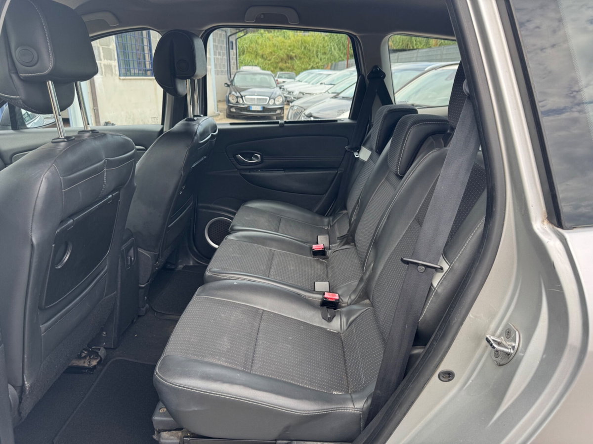 Renault Scenic E-Tech Electric 1.9 dCi 130CV Dynamique (11)