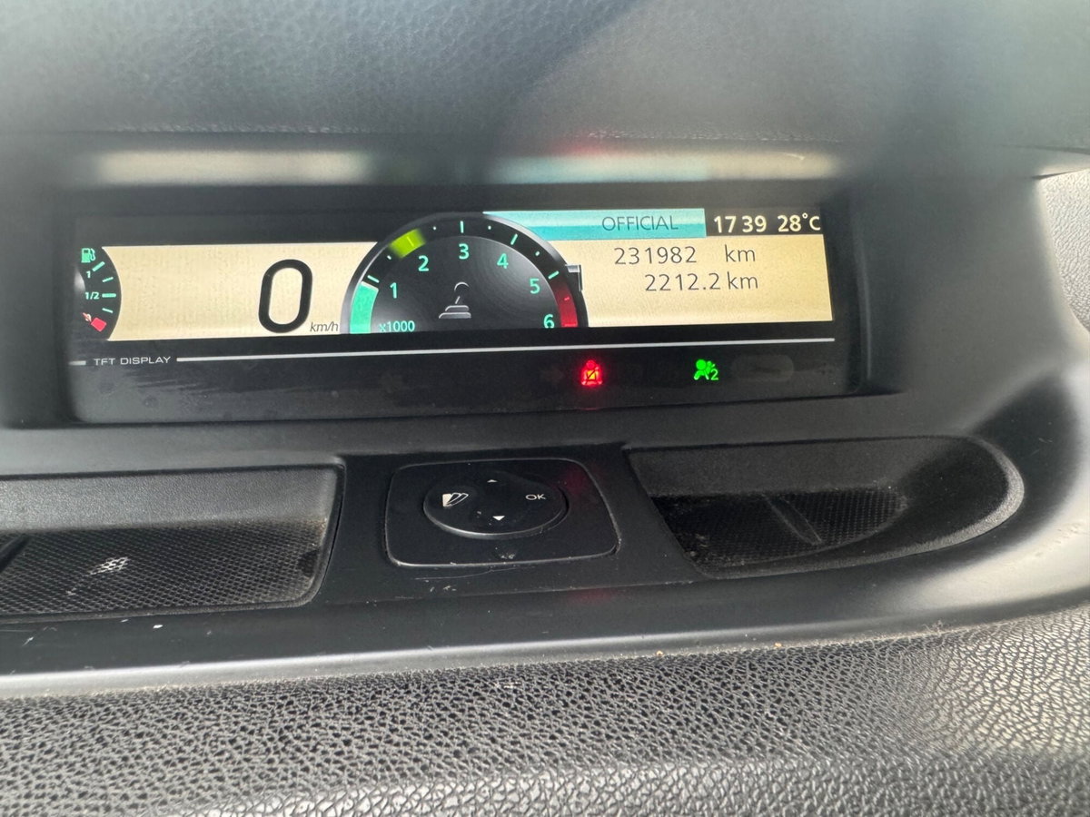 Renault Scenic E-Tech Electric 1.9 dCi 130CV Dynamique (13)