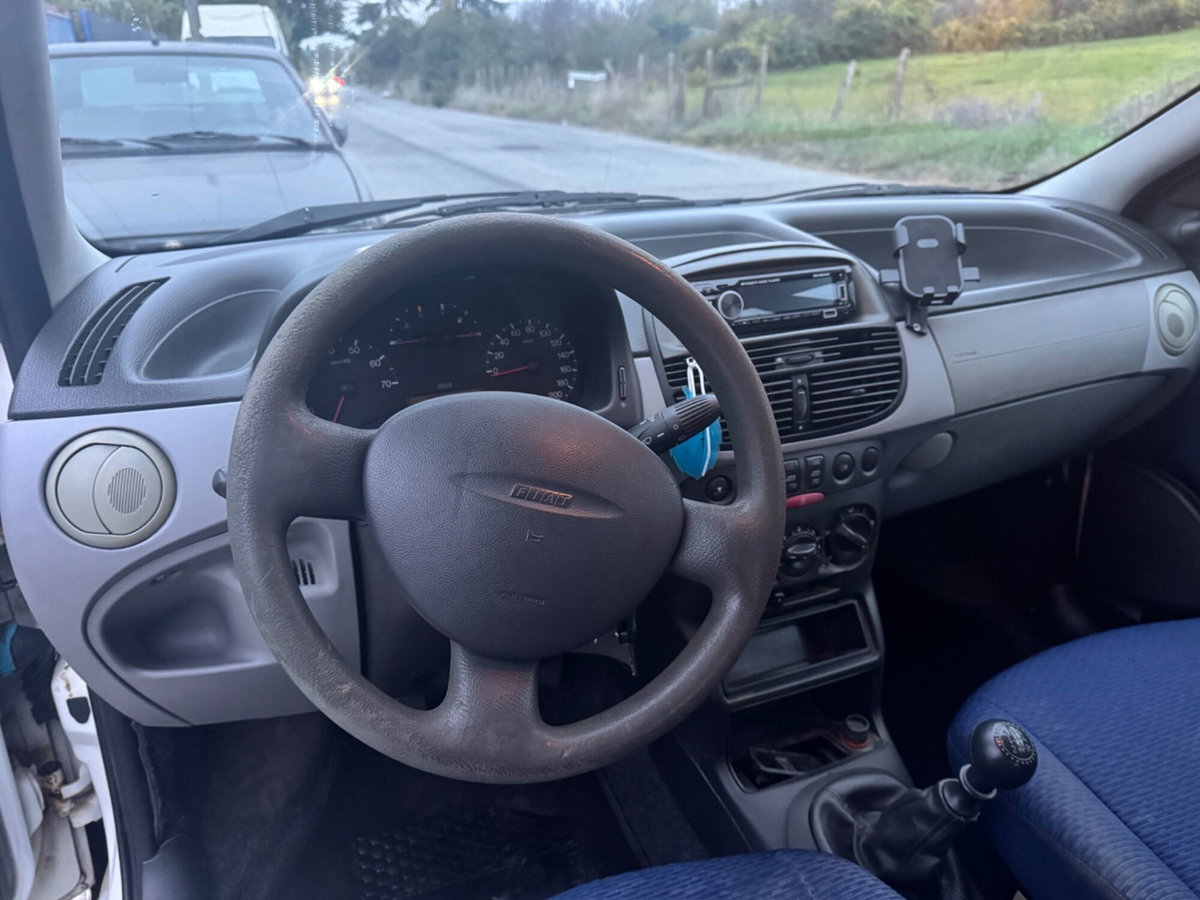 Fiat Punto 1.2i cat 5 porte ELX (10)