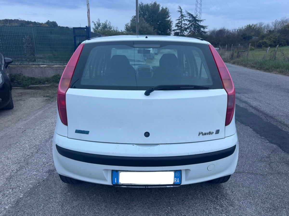Fiat Punto 1.2i cat 5 porte ELX (3)