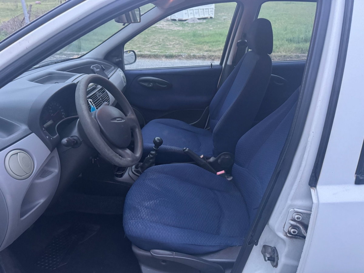 Fiat Punto 1.2i cat 5 porte ELX (8)