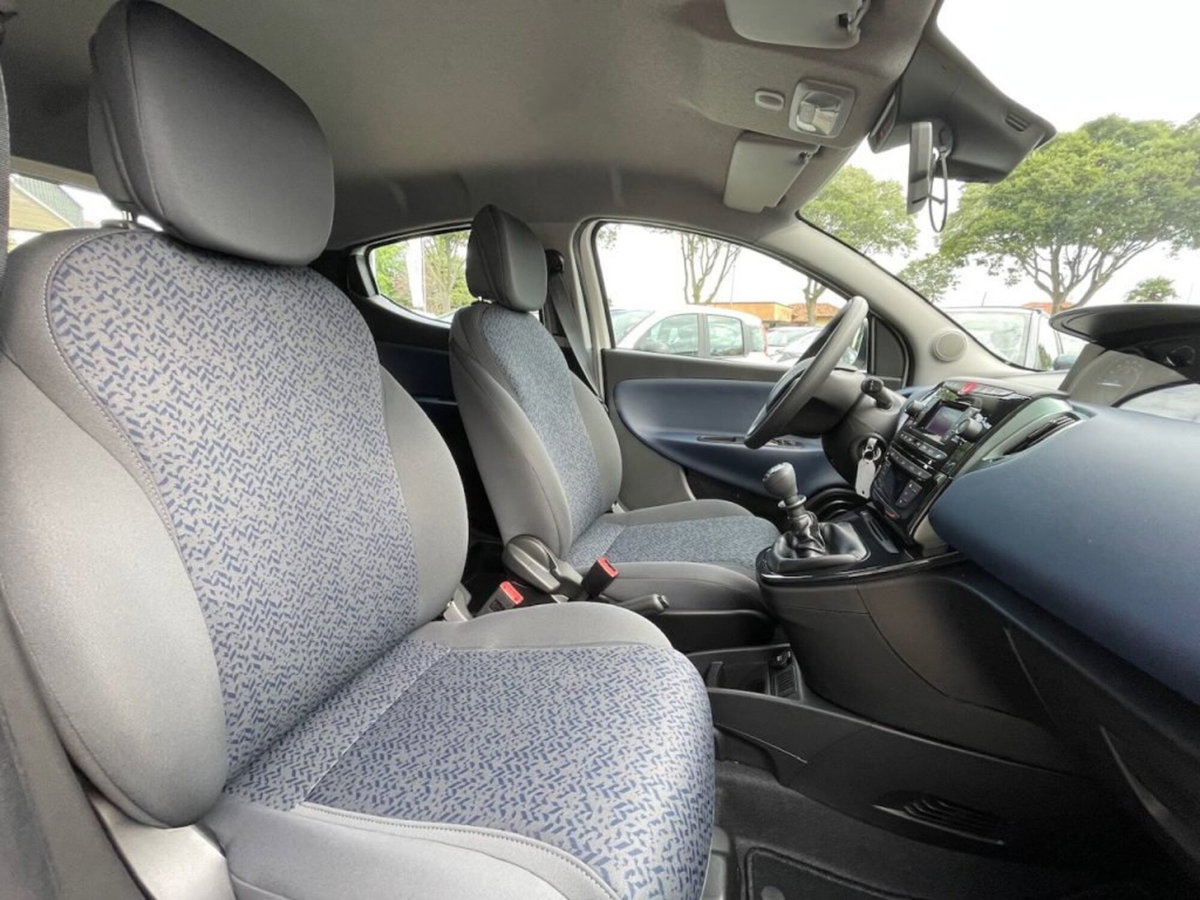 Lancia Ypsilon 1.0 FireFly 5 porte S&S Hybrid Ecochic A. Ferretti (10)